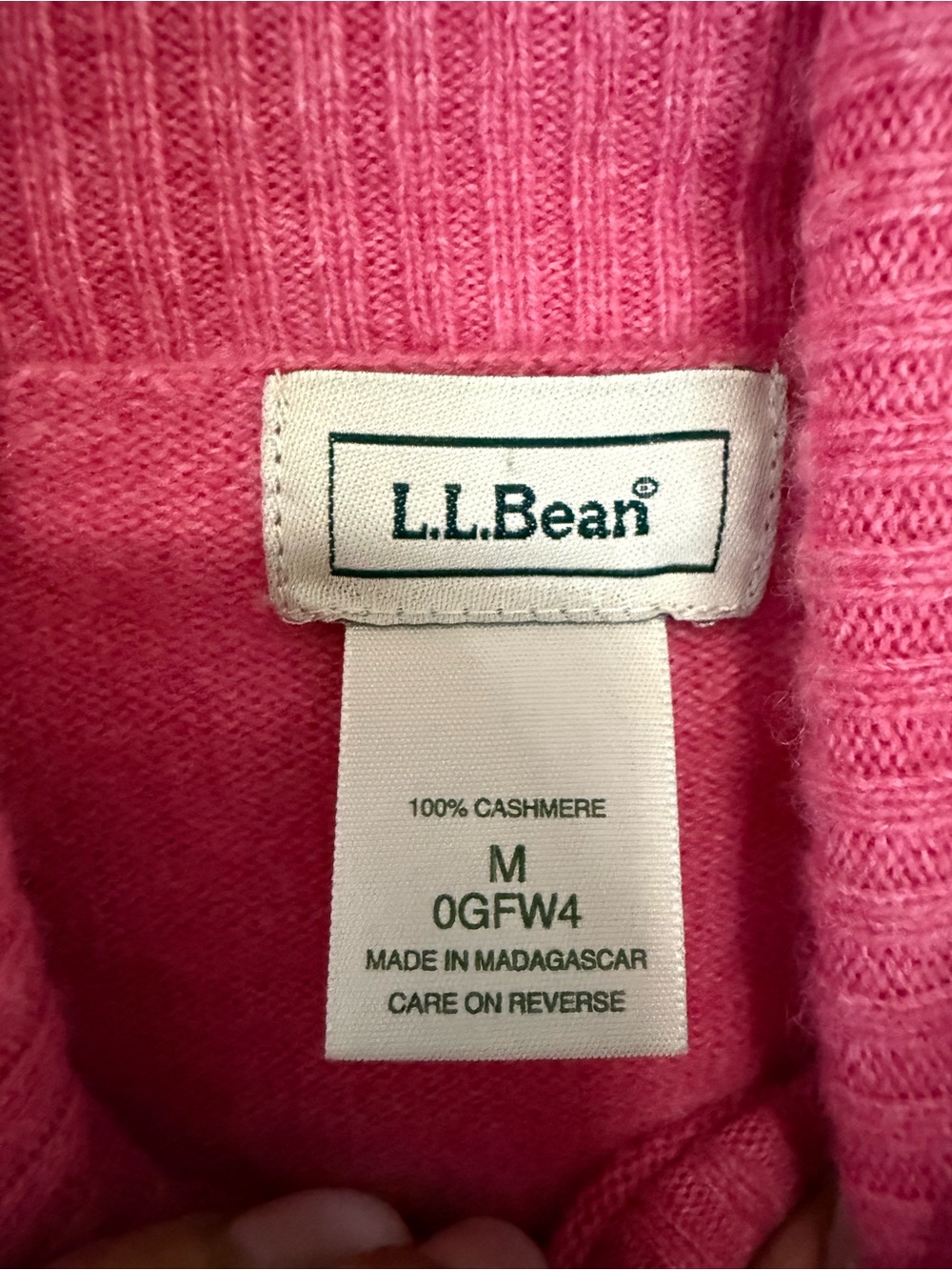 L.L. Bean Rose Pink 100% cashmere Turtleneck Sweater size medium - Picture 5 of 10